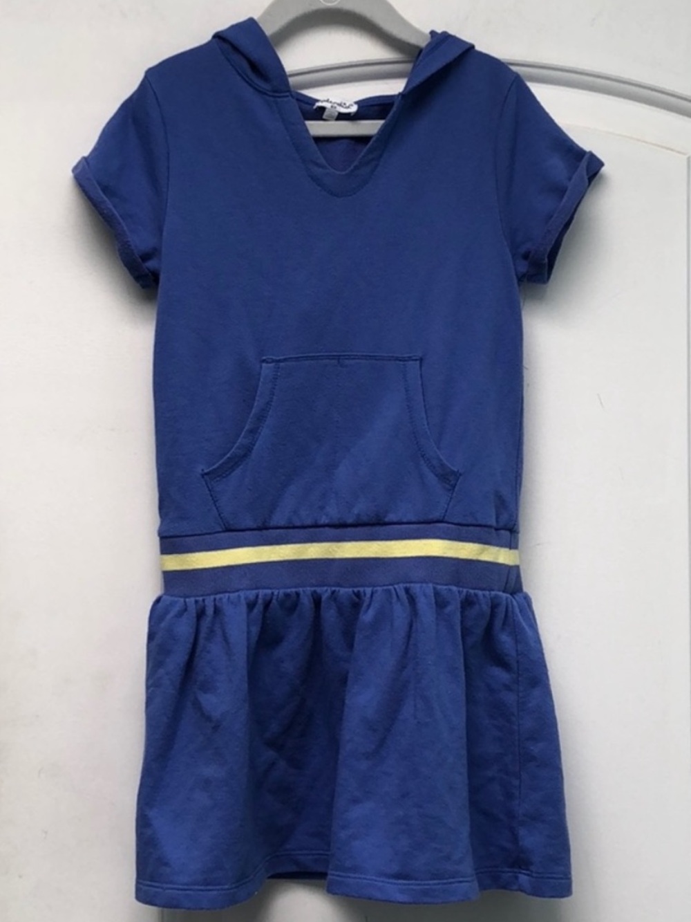 Splendid Blue Hooded Short-Sleeve Dress with Yellow Waist Stripe